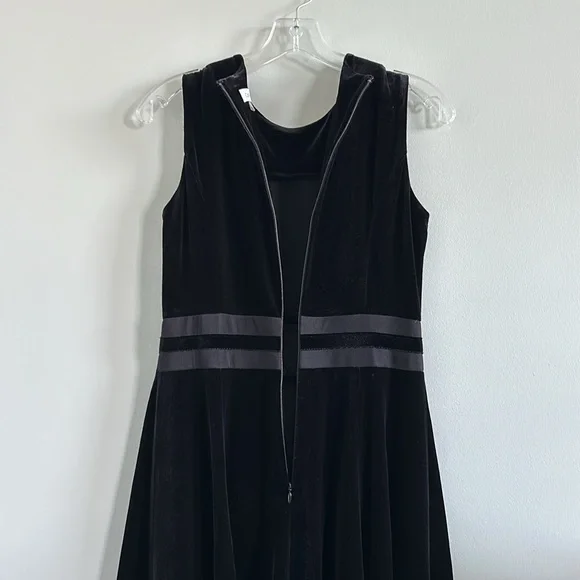 Calvin Klein, Black Velvet Dress, Size 4 - Picture 8 of 8